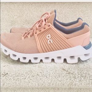 On cloudswift sneaker